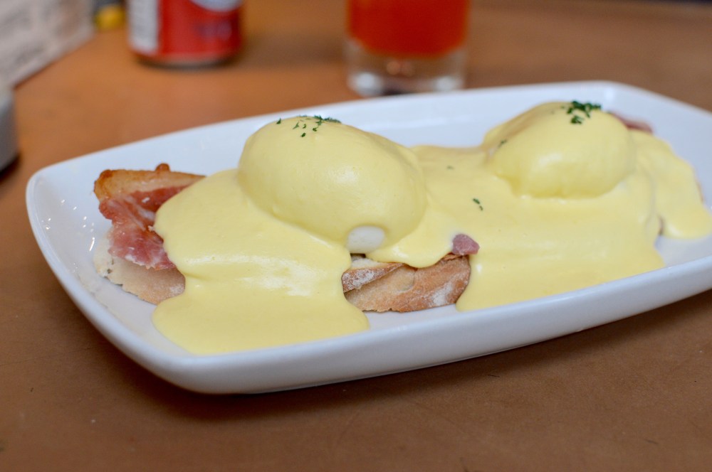 Eggs benedict