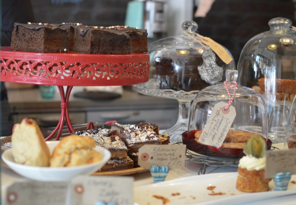 Cake counter, Dil & the Bear